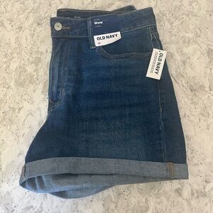 NWT. Old Navy High-Rise Shorts. Size 10.